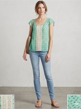 Wallflower Mint Green Bird-Print Top with Pink Accent